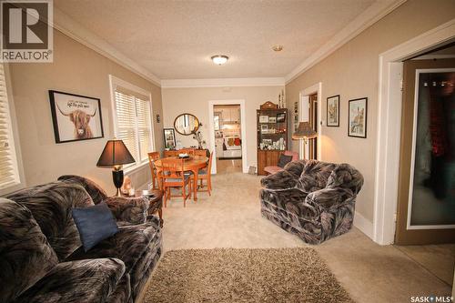 515 1St Street E, Shaunavon, SK - Indoor Photo Showing Living Room