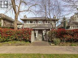 1815 W 14TH AVENUE  Vancouver, BC V6J 2J8