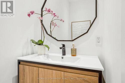 1435 Applewood Road, Mississauga, ON - Indoor Photo Showing Bathroom