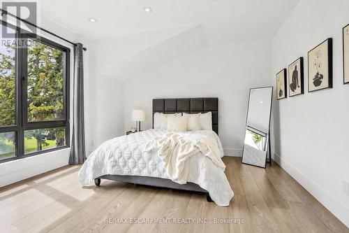 1435 Applewood Road, Mississauga, ON - Indoor Photo Showing Bedroom