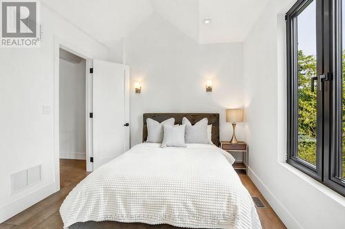 1435 Applewood Road, Mississauga, ON - Indoor Photo Showing Bedroom