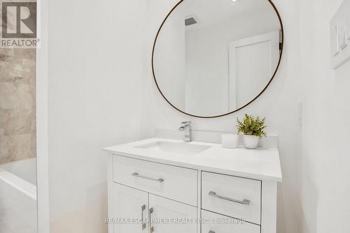 1435 Applewood Road, Mississauga, ON - Indoor Photo Showing Bathroom