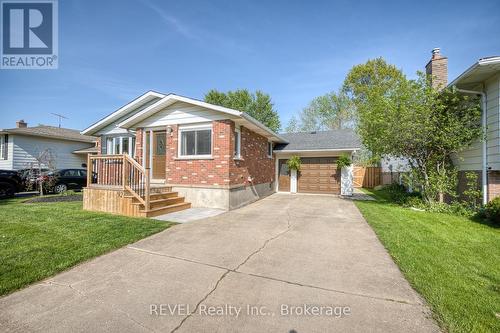 92 ROYAL OAK DRIVE  Welland (N. Welland), ON L3C 5V9