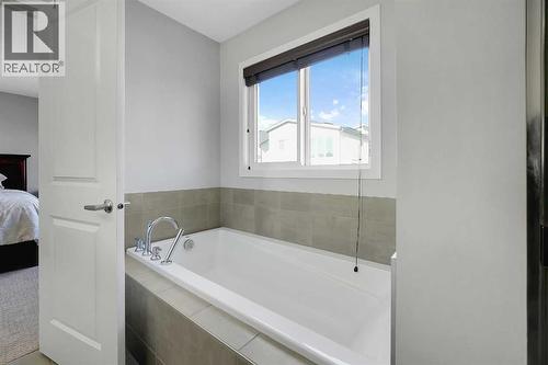 216 Carringvue Manor Nw, Calgary, AB 