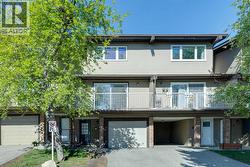 72, 1055 72 Avenue NW  Calgary, AB T2K 5S4
