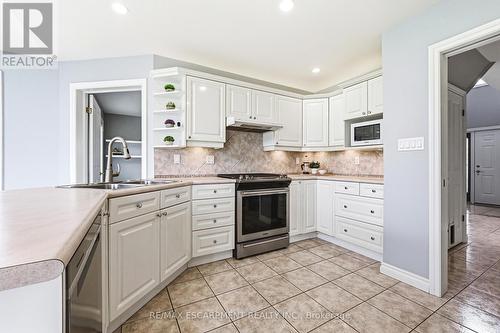 301 Parkwood Crescent, Hamilton, ON - Indoor Photo Showing Kitchen With Double Sink With Upgraded Kitchen
