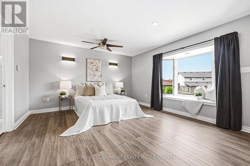 301 Parkwood Crescent, Hamilton, ON - Indoor Photo Showing Bedroom