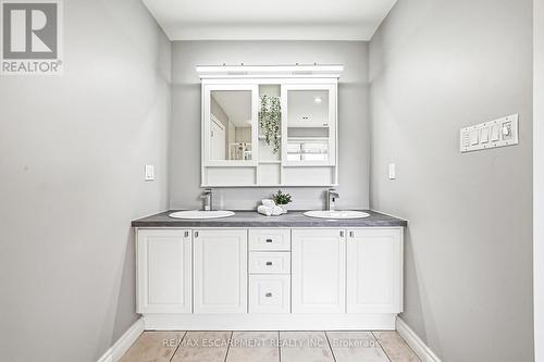 301 Parkwood Crescent, Hamilton, ON - Indoor Photo Showing Other Room