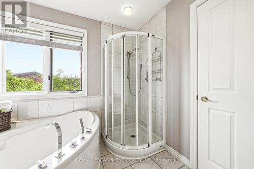 301 Parkwood Crescent, Hamilton, ON - Indoor Photo Showing Bathroom