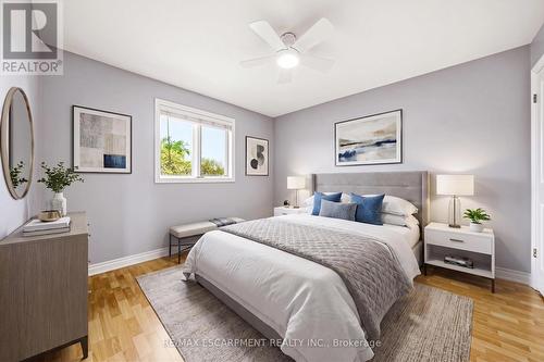 301 Parkwood Crescent, Hamilton, ON - Indoor Photo Showing Bedroom