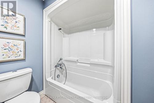 301 Parkwood Crescent, Hamilton, ON - Indoor Photo Showing Bathroom