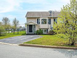 18 Batten Crescent Middle Sackville, NS B4E 3G6