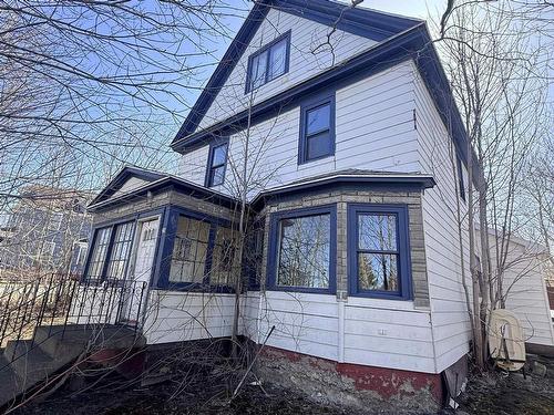 25 Queen Street  Sydney Mines, NS B1V 1L2