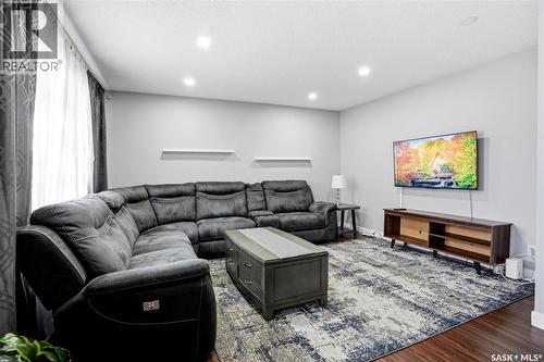330 Devonshire Crescent, Saskatoon, SK 