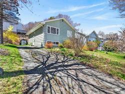 9 Kidston Road Halifax, NS B3R 2A5