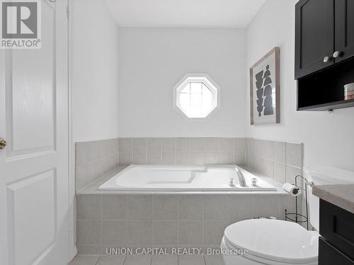 3845 Ridgepoint Way, Mississauga, ON - Indoor Photo Showing Bathroom