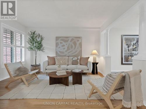 3845 Ridgepoint Way, Mississauga, ON - Indoor Photo Showing Living Room
