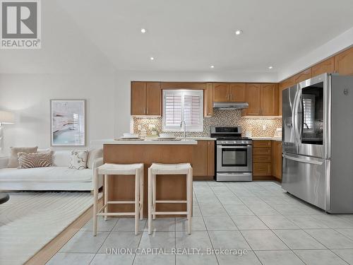 3845 Ridgepoint Way, Mississauga, ON - Indoor Photo Showing Kitchen