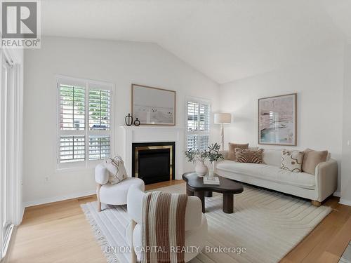 3845 Ridgepoint Way, Mississauga, ON - Indoor Photo Showing Living Room With Fireplace