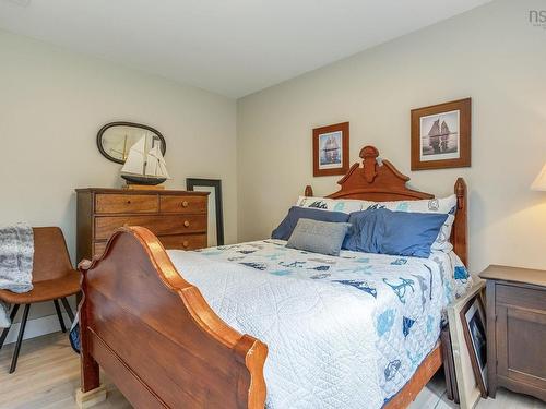 8 Alexander Avenue, Waterloo Lake, NS 