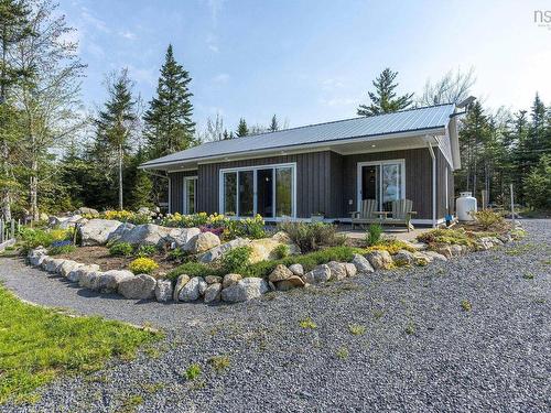8 Alexander Avenue, Waterloo Lake, NS 