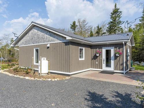 8 Alexander Avenue, Waterloo Lake, NS 
