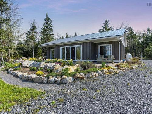 8 Alexander Avenue, Waterloo Lake, NS 