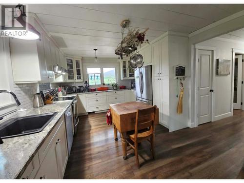 270 Brash-Allen Road, Enderby, BC - Indoor Photo Showing Kitchen