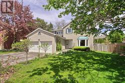 10 LAURWOOD COURT Aurora, ON L4G 5C2