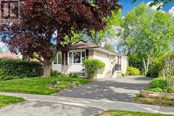 33 ADA CRESCENT Toronto (Bendale), ON M1P 4A9