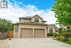 301 PARKWOOD Crescent  Hamilton, ON L8V 5B5