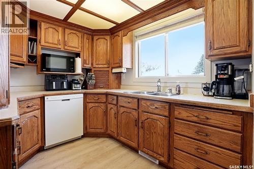1306 6Th Avenue N, Saskatoon, SK - Indoor Photo Showing Kitchen With Double Sink
