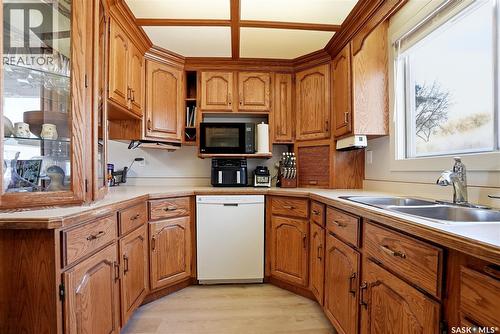1306 6Th Avenue N, Saskatoon, SK - Indoor Photo Showing Kitchen With Double Sink
