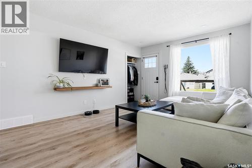 1306 6Th Avenue N, Saskatoon, SK - Indoor Photo Showing Living Room