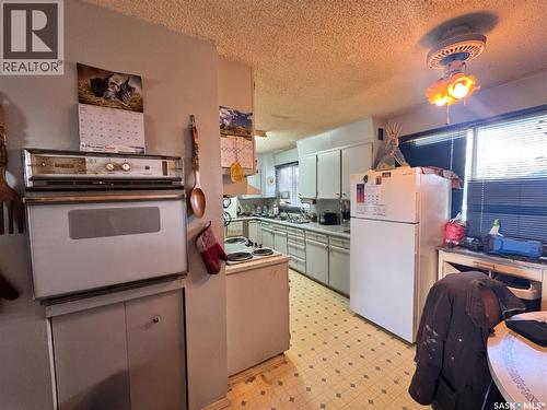 102 1St Avenue, Landis, SK - Indoor Photo Showing Kitchen