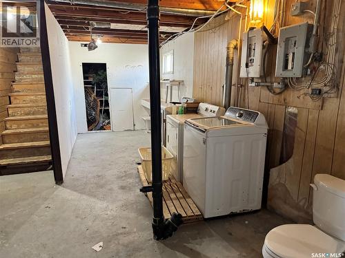 102 1St Avenue, Landis, SK - Indoor Photo Showing Laundry Room