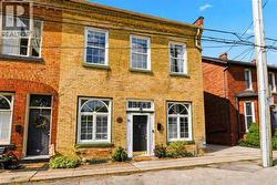 16 HATT Street  Dundas, ON L9H 2E8