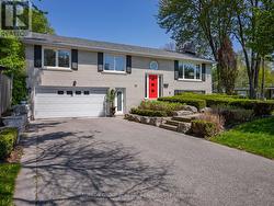 125 LAVEROCK AVENUE Richmond Hill, ON L4C 4J8
