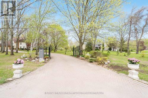 4 Mills Circle, Springwater, ON - Outdoor