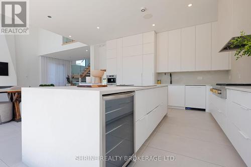 228 Edgewater Boulevard, Middlesex Centre, ON - Indoor Photo Showing Kitchen