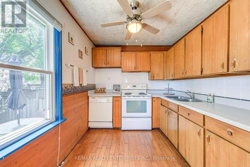 269 East 26Th Street, Hamilton, ON - Indoor Photo Showing Kitchen With Double Sink