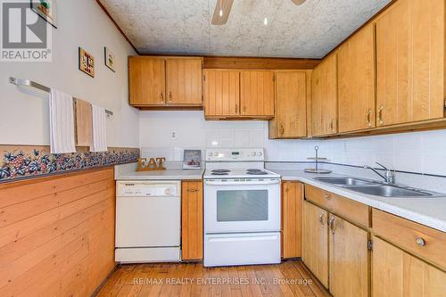 269 East 26Th Street, Hamilton, ON - Indoor Photo Showing Kitchen With Double Sink