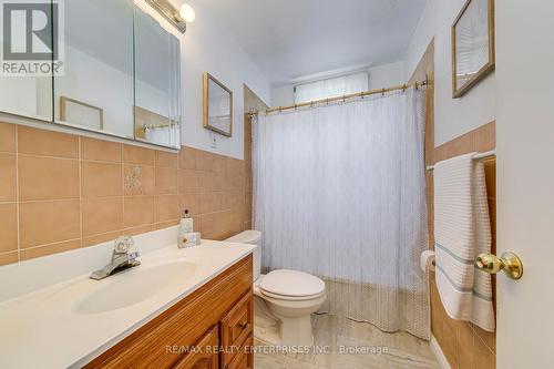 269 East 26Th Street, Hamilton, ON - Indoor Photo Showing Bathroom