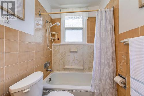 269 East 26Th Street, Hamilton, ON - Indoor Photo Showing Bathroom