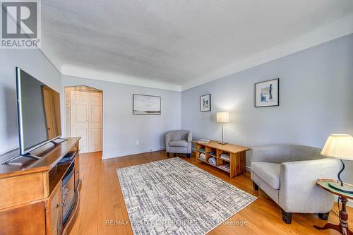 269 East 26Th Street, Hamilton, ON - Indoor Photo Showing Living Room