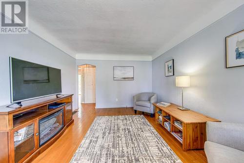 269 East 26Th Street, Hamilton, ON - Indoor Photo Showing Living Room