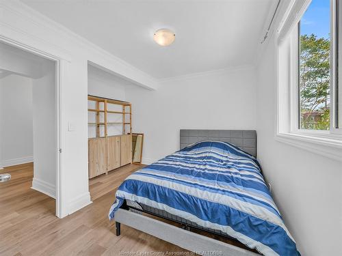 828 Lincoln, Windsor, ON 