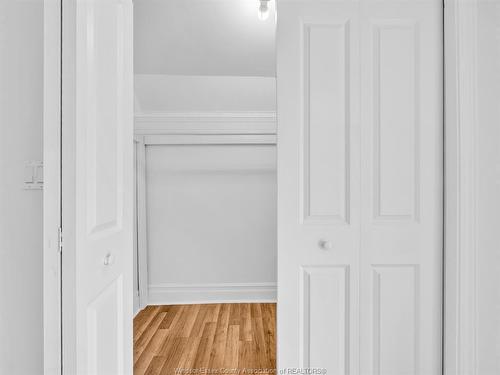 828 Lincoln, Windsor, ON 