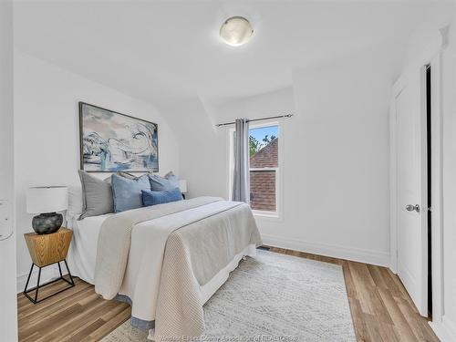 828 Lincoln, Windsor, ON 