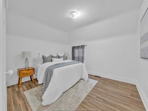 828 Lincoln, Windsor, ON 
